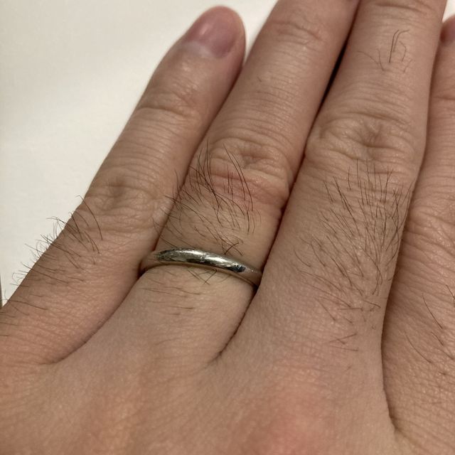 【エクセルコダイヤモンド(EXELCO DIAMOND)の口コミ】 デザインがシンプルで気に入りました。一部だけマッド加工を施されており…