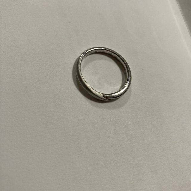 【エクセルコダイヤモンド(EXELCO DIAMOND)の口コミ】 デザインがシンプルで気に入りました。一部だけマッド加工を施されており…