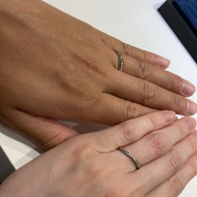 【4℃ BRIDAL(ヨンドシーブライダル)の口コミ】 デザインが繊細で素敵です。価格は多少高価かもしれませんが、予算に応じ…