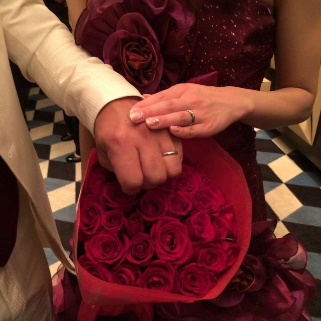 【4℃ BRIDAL(ヨンドシーブライダル)の口コミ】 当ブランドに決定した理由は、嫁の強い希望でした。もちろん婚約指輪も同…