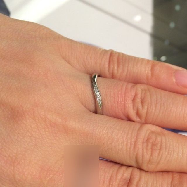 【銀座ダイヤモンドシライシの口コミ】 ダイヤモンドはメレダイヤなので大きさはあまりないですが、しっかりとし…