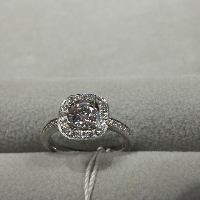 【LEHAIM(レハイム)の口コミ】 私の指は太く、長いのでボリュームを重視して指輪探しをしていました。

…