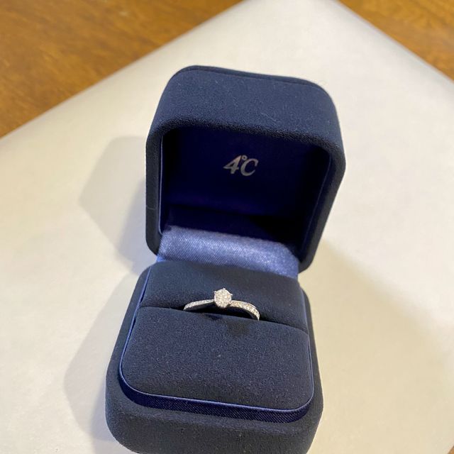 【4℃ BRIDAL(ヨンドシーブライダル)の口コミ】 彼女が欲しいと言っていたイメージデザインを元にアドバイザーの方に相談…