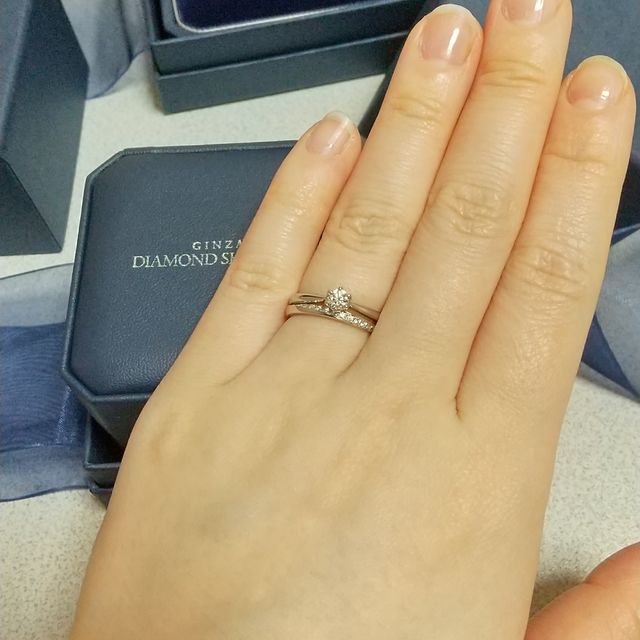 【銀座ダイヤモンドシライシの口コミ】 シンプルで職場にもつけていけるデザインを考えていました。
こちらの指輪…
