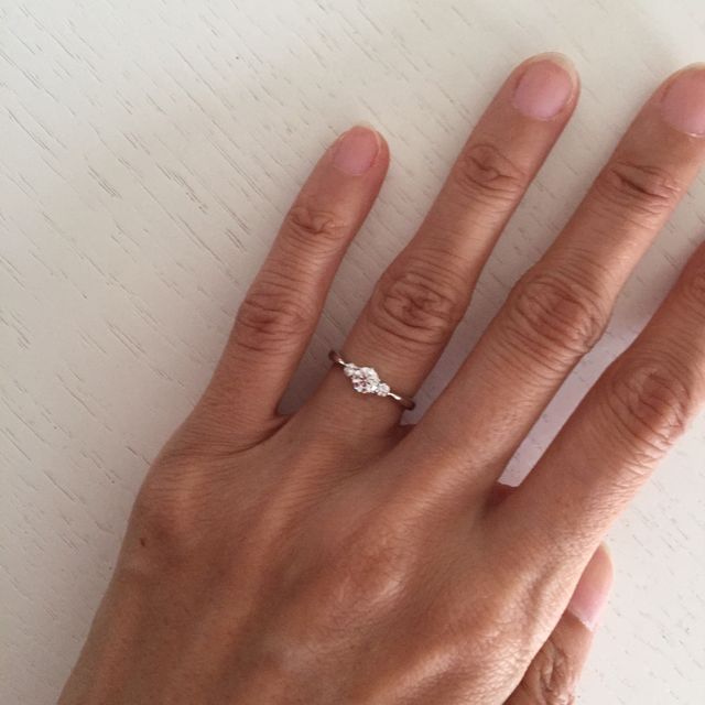 【Four Heart Jewelryの口コミ】 夫からのプレゼントですが一粒ダイアモンドの婚約指輪が欲しかったので探…
