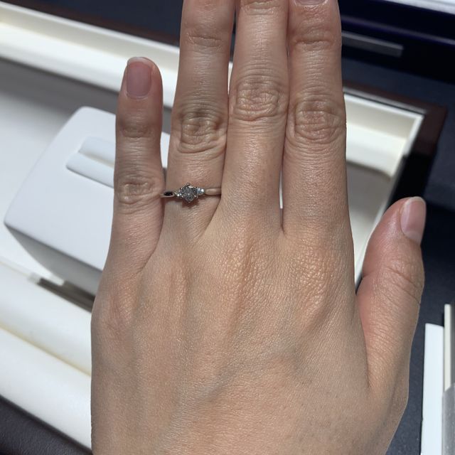 【俄(にわか)の口コミ】 リングは上から見ることが多いですが、白鈴は横から見てもダイヤモンドを…