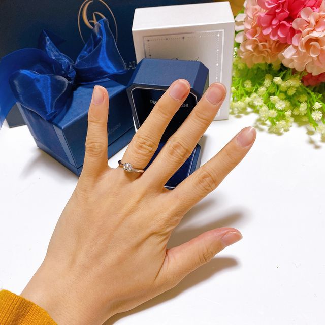 【銀座ダイヤモンドシライシの口コミ】 見た瞬間のときめきが、決め手です。
ダイヤルースが乗っていない時は、少…