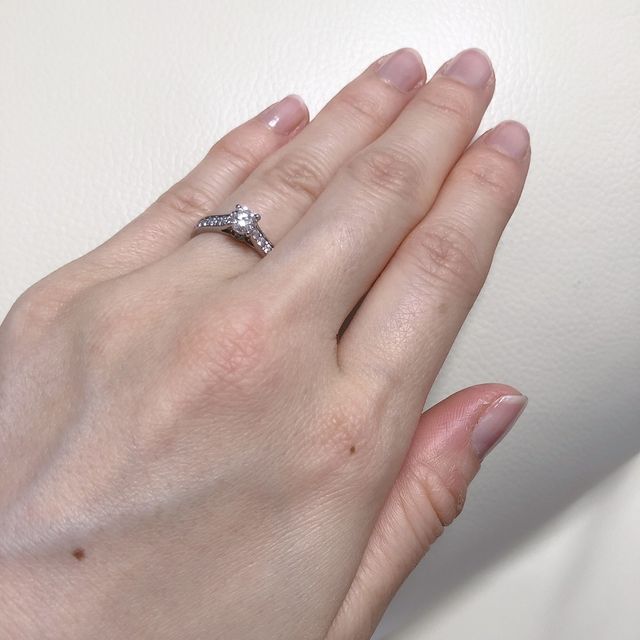 【カルティエ(Cartier)の口コミ】 ダイヤが立体的に配置されている上に隙間なくサイドにも埋まっている1895…