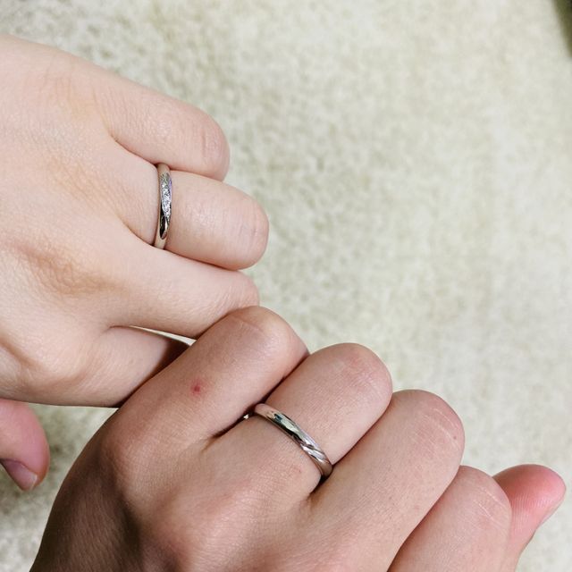 【ROYAL ASSCHER(ロイヤル・アッシャー)の口コミ】 華奢でシンプルなデザインを探していました。 その中でもロイヤルアッシャ…