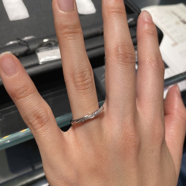 【エクセルコダイヤモンド(EXELCO DIAMOND)の口コミ】 指が綺麗に見え、なによりもダイヤモンドがすごく綺麗だった。顕微鏡でダ…