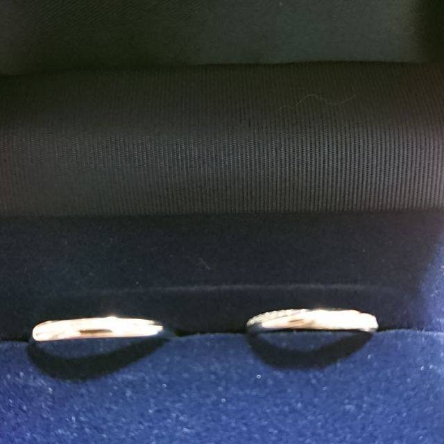 【銀座ダイヤモンドシライシの口コミ】 細身でシンプルなデザインのものが希望と伝えて、持ってきて頂いた中から…