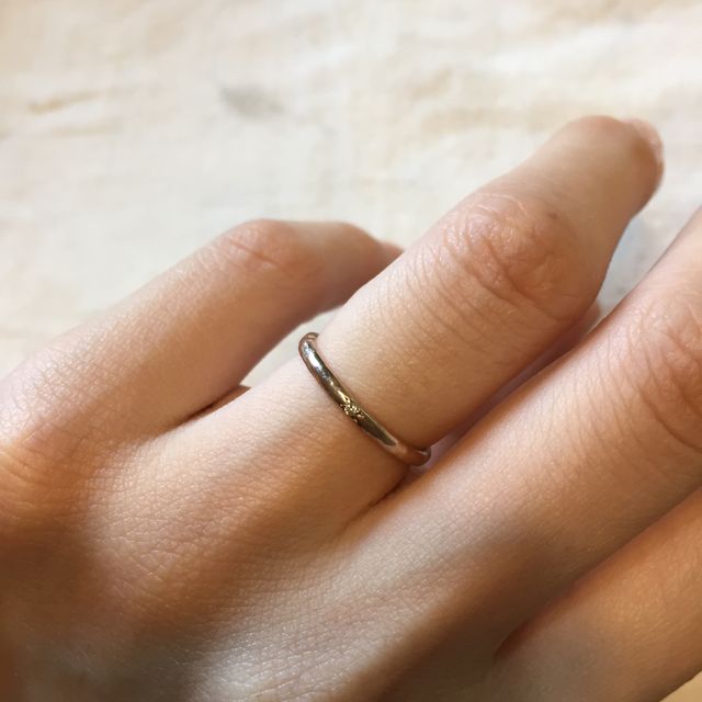 【SIENAROSE(シエナロゼ)の口コミ】 華奢な指輪を探していてSienaにたどり着き、一目惚れで決めました。ピンク…