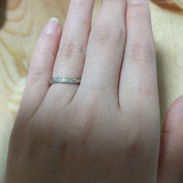 【4℃ BRIDAL(ヨンドシーブライダル)の口コミ】 ねじれ加工、ピンクゴールド、ダイヤモンドが入っていたので私好みで即決…