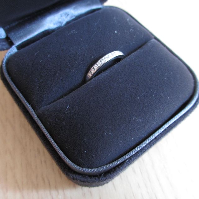 【ティファニー(Tiffany & Co.)の口コミ】 細いながらも控えめに主張するダイヤモンドが素敵です。ハーフサークルに…