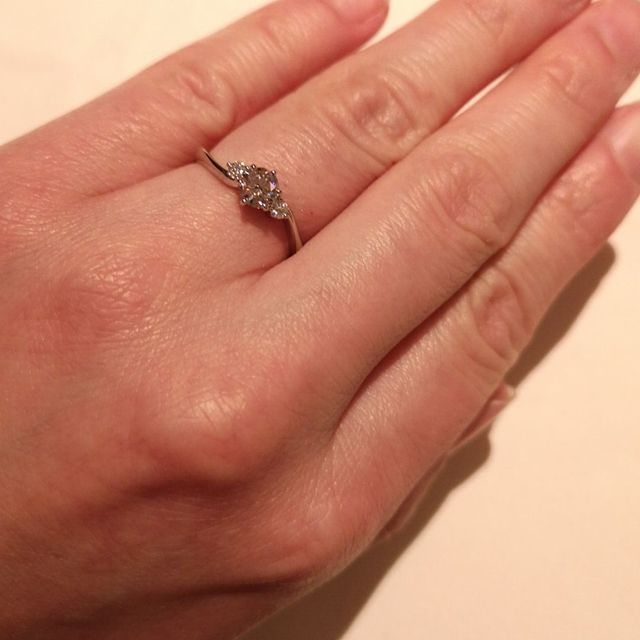 【銀座ダイヤモンドシライシの口コミ】 ダイヤモンドの輝きとリングの付けごこちが一番の理由です。
先日入荷した…
