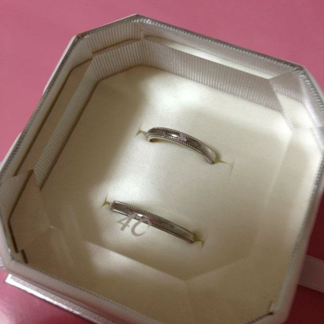 【4℃ BRIDAL(ヨンドシーブライダル)の口コミ】 クラシカルなデザインに憧れがあったので、指輪の上下にデザインがあるも…