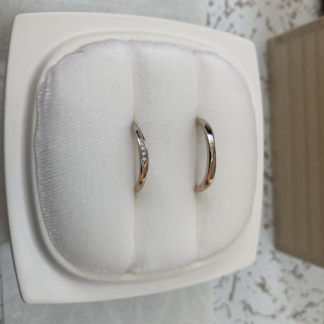 【俄(にわか)の口コミ】 婚約指輪も俄で購入したため、婚約指輪と重ね付けしてみてしっくりくるも…