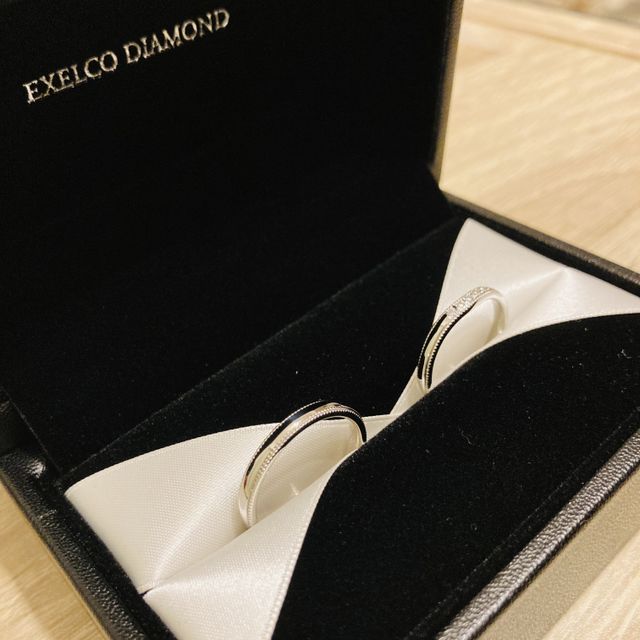 【エクセルコダイヤモンド(EXELCO DIAMOND)の口コミ】 指が長く見えるゆるやかなV字の形がとても気に入り、購入しました。
外資…