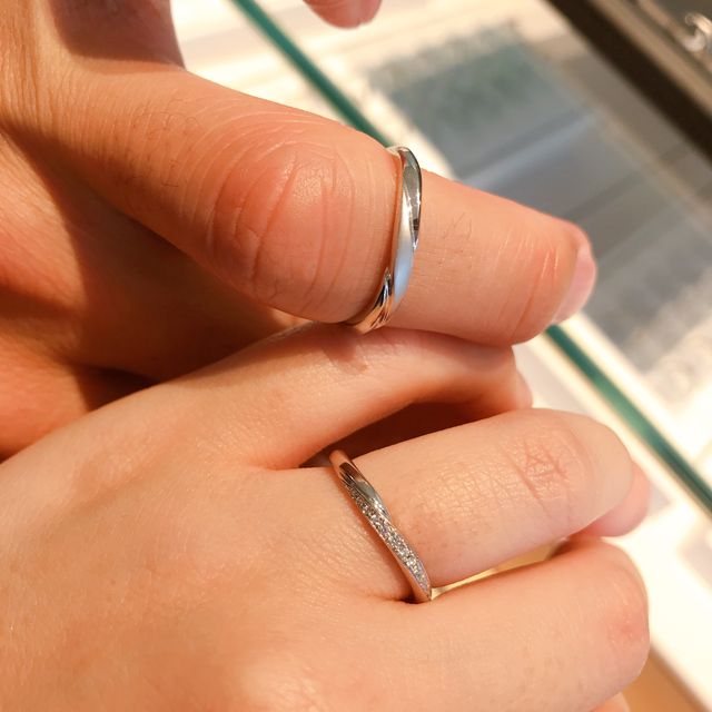 【銀座ダイヤモンドシライシの口コミ】 指輪の形であるウェーブ型が気に入ったのと、ダイヤモンドの質や輝きが気…