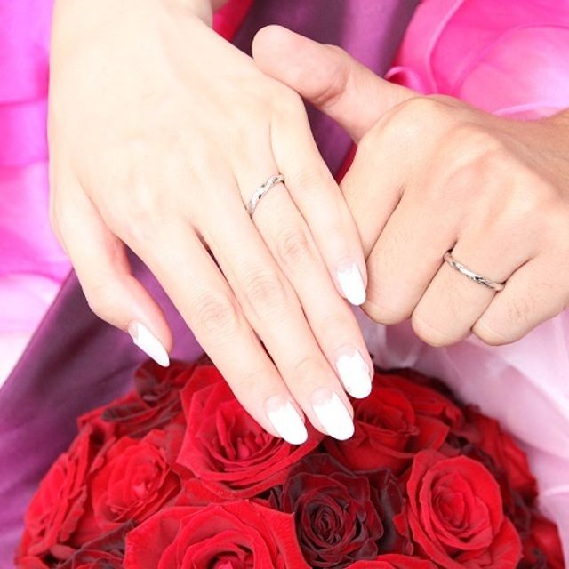 【4℃ BRIDAL(ヨンドシーブライダル)の口コミ】 お付き合いして、主人から初めてもらった指輪がこのブランドで思い入れが…