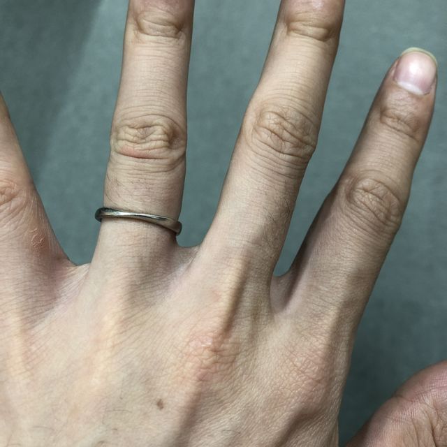 【銀座ダイヤモンドシライシの口コミ】 デザインがシンプルで指に馴染む指輪ん探していました。何店か回ってこう…