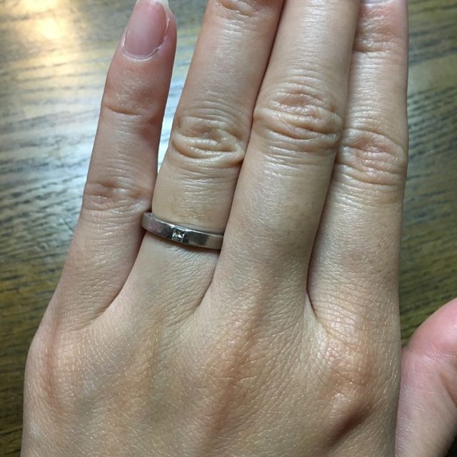 【ハリー・ウィンストン(Harry Winston)の口コミ】 デザインが主張しすぎず、かつ存在感もあって、ダイヤが入っている結婚指…