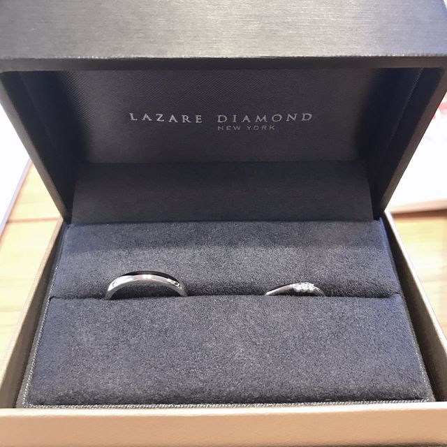 【ラザール ダイヤモンド(LAZARE DIAMOND)の口コミ】 私は自分の手の形から形状はS字ウェーブが希望でしたが、ティファニーやブ…