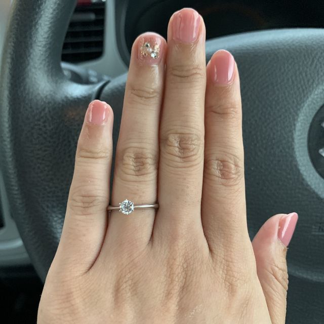 【アイプリモ(I-PRIMO)の口コミ】 シンプルで飽きがこない一粒ダイヤの指輪を希望していたのでこちらのデザ…