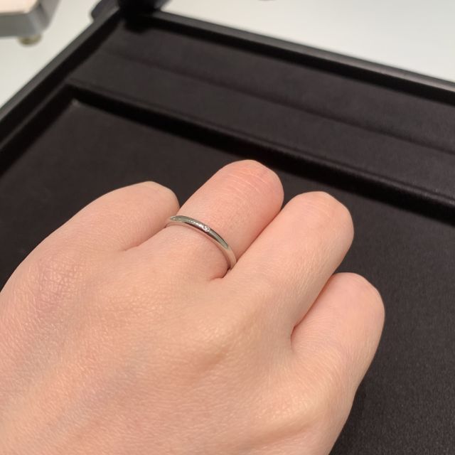 【ティファニー(Tiffany & Co.)の口コミ】 とても華奢でシンプルデザインでした。
あまり華美でないものを探していた…