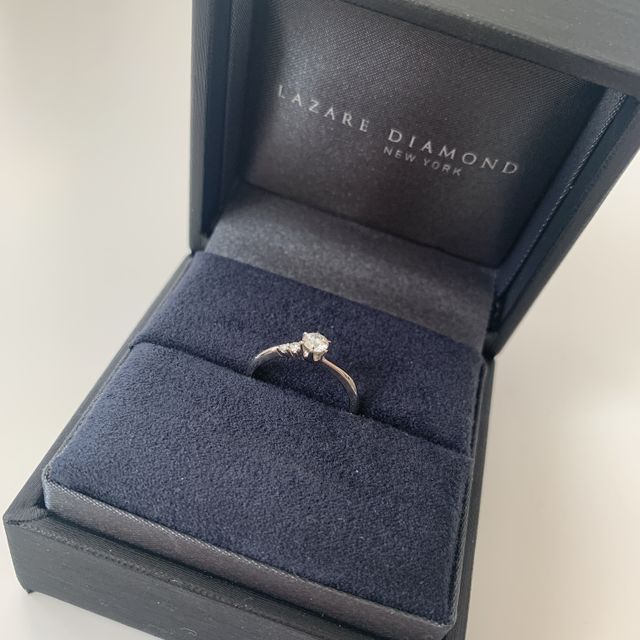 【ラザール ダイヤモンド(LAZARE DIAMOND)の口コミ】 指輪のデザインに一目惚れしました。ウェーブの形にこだわっていて、更に…