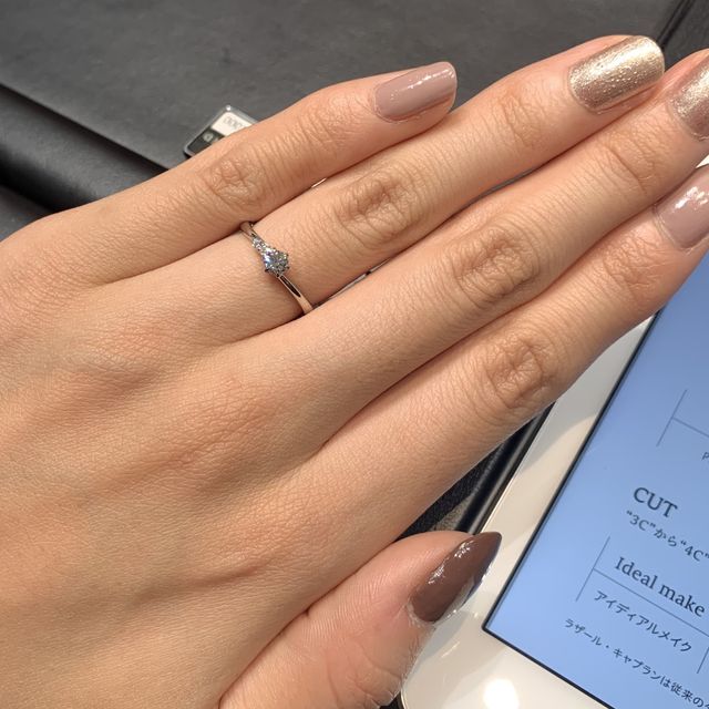 【ラザール ダイヤモンド(LAZARE DIAMOND)の口コミ】 シンプル過ぎず、派手すぎないデザインを探している方にオススメです。中…