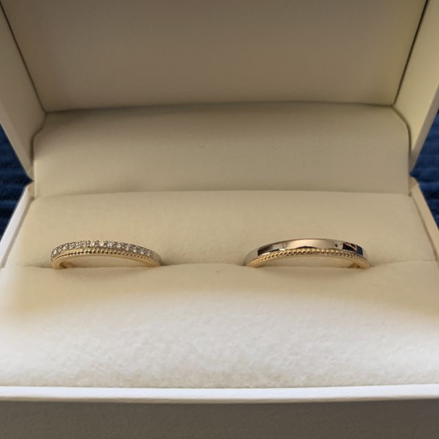 【RosettE(ロゼット)の口コミ】 他の指輪とつけ比べしていると結婚指輪にしては派手かな？と思いましたが…