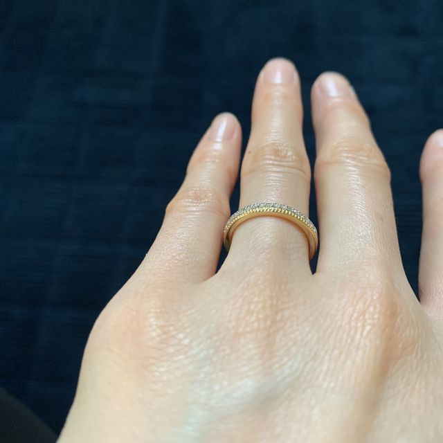 【RosettE(ロゼット)の口コミ】 他の指輪とつけ比べしていると結婚指輪にしては派手かな？と思いましたが…