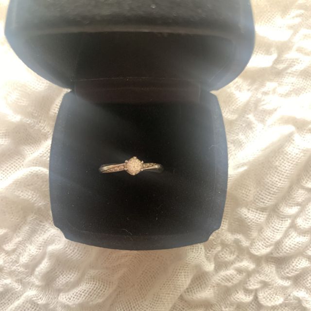 【4℃ BRIDAL(ヨンドシーブライダル)の口コミ】 プロポーズ後に一緒に買いに行ったのですが、お互いが気に入る事が大切で…