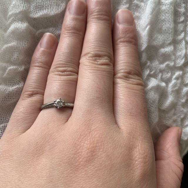 【4℃ BRIDAL(ヨンドシーブライダル)の口コミ】 プロポーズ後に一緒に買いに行ったのですが、お互いが気に入る事が大切で…