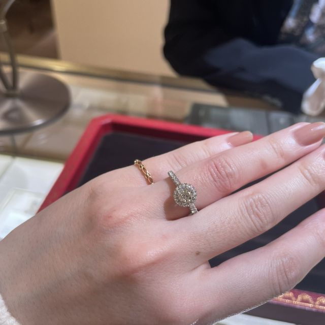 【カルティエ(Cartier)の口コミ】 王道の一粒ダイヤにあこがれもありましたが、おばあちゃんになったときに…