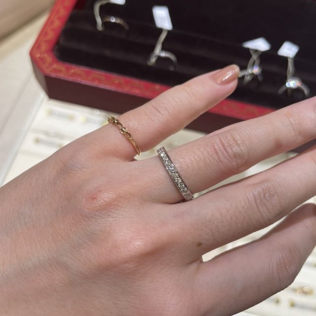 【カルティエ(Cartier)の口コミ】 カルティエソリテールのハーフエタニティです。少し太めなデザインでダイ…