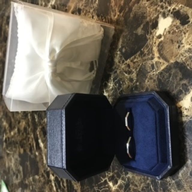 【ROYAL ASSCHER(ロイヤル・アッシャー)の口コミ】 カタログをみて、婚約指輪にひとめぼれ。
結婚指輪も一緒のブランドにする…