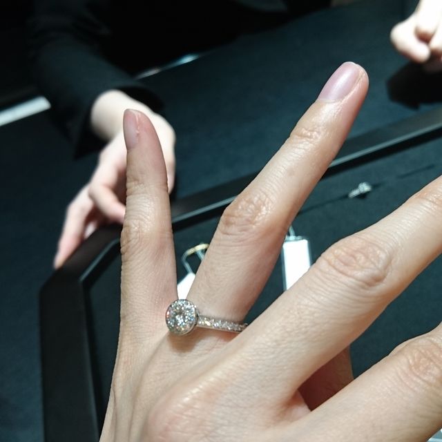 【ヴァン クリーフ＆アーペル(Van Cleef & Arpels)の口コミ】 とにかく、ダイヤの品質が良いことが魅力的でした。
他の店舗もたくさんま…