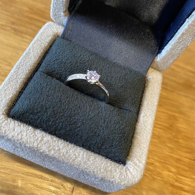 【BRILLIANCE+(ブリリアンスプラス)の口コミ】 指輪のデザインを自分で選べるのは嬉しいなと思い、後日2人でショールーム…