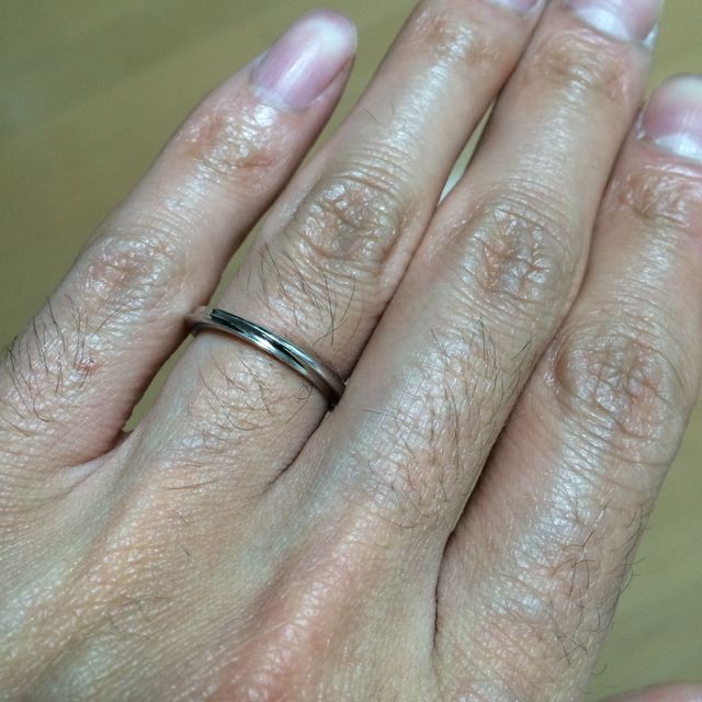【銀座ダイヤモンドシライシの口コミ】 当初は、ダイヤモンドが入ってないシンプルなデザインの指輪を探していま…