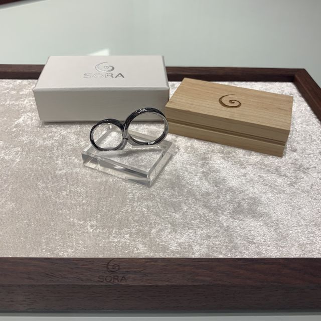 【SORA(ソラ)の口コミ】 ずっと黒い指輪がよくてさがしていて、ソラにあるとネットでみて、見に行…
