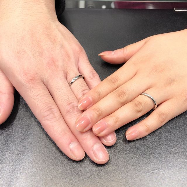 【ラザール ダイヤモンド(LAZARE DIAMOND)の口コミ】 ダイヤモンドがキラキラと虹色に光りとても綺麗で、明るい場所だけではな…