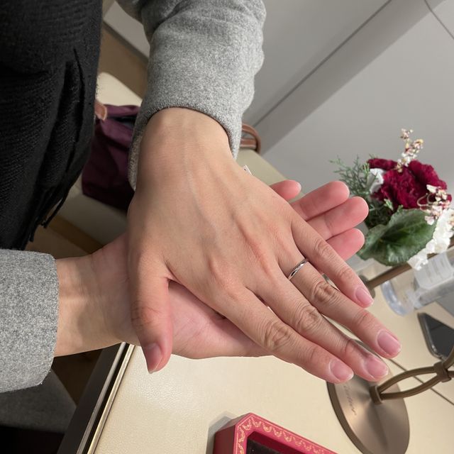 【カルティエ(Cartier)の口コミ】 シンプルなデザインなので、仕事でも着けることができます。色味もちょう…