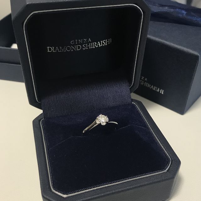 【銀座ダイヤモンドシライシの口コミ】 台座とダイヤをそれぞれ選べて、ウェーブになっているブルーミングという…