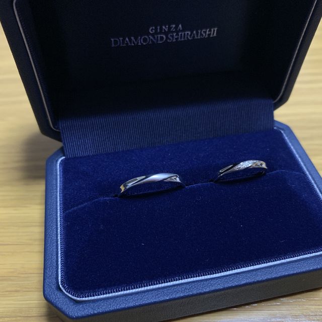 【銀座ダイヤモンドシライシの口コミ】 動きのあるデザインが良かったので、ウェーブの入ったデザインにしました…