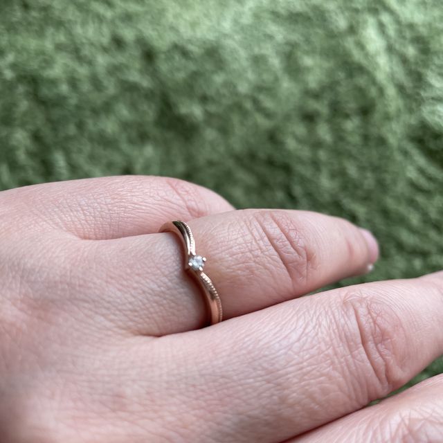 【ケイウノ ブライダル(K.UNO BRIDAL)の口コミ】 自分の指に合わせてデザインができたところです。
オーダーメイドなのに価…