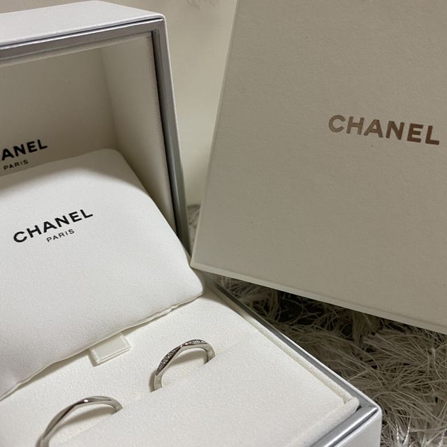 【シャネル(CHANEL)の口コミ】 シンプルかつ上品で夫婦共に人目見て気に入りました。同じデザインですが…
