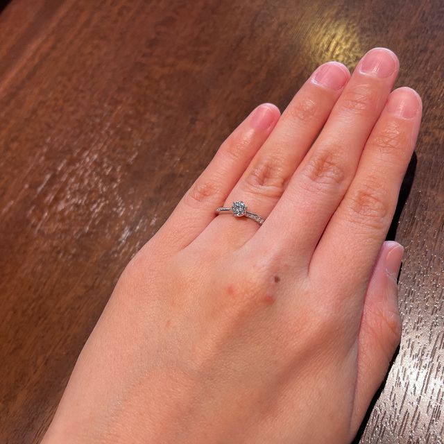 【4℃ BRIDAL(ヨンドシーブライダル)の口コミ】 指輪のデザインをとことんこだわりました。
価格帯もお手頃でした。
4℃と…