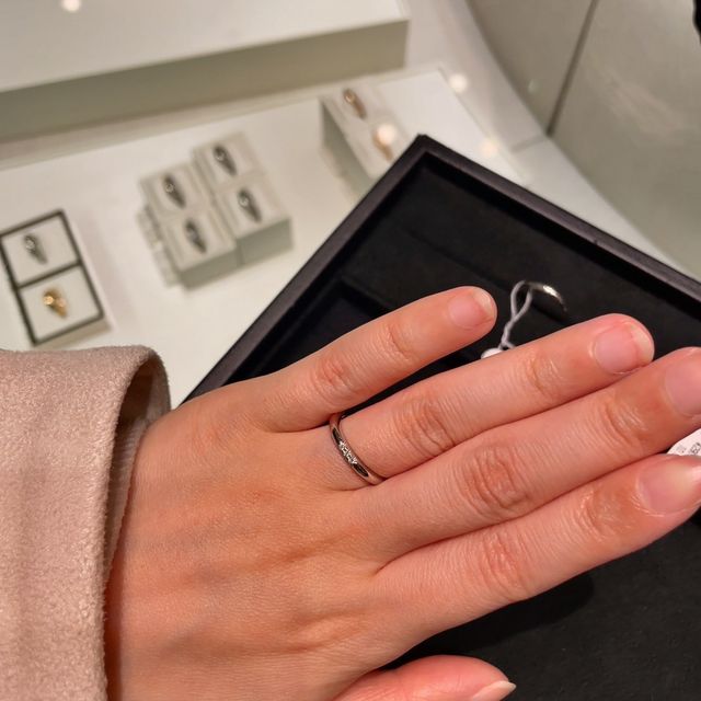 【ティファニー(Tiffany & Co.)の口コミ】 誰もが憧れるブランドだと思います。
シンプルな指輪を探してましたが、ダ…